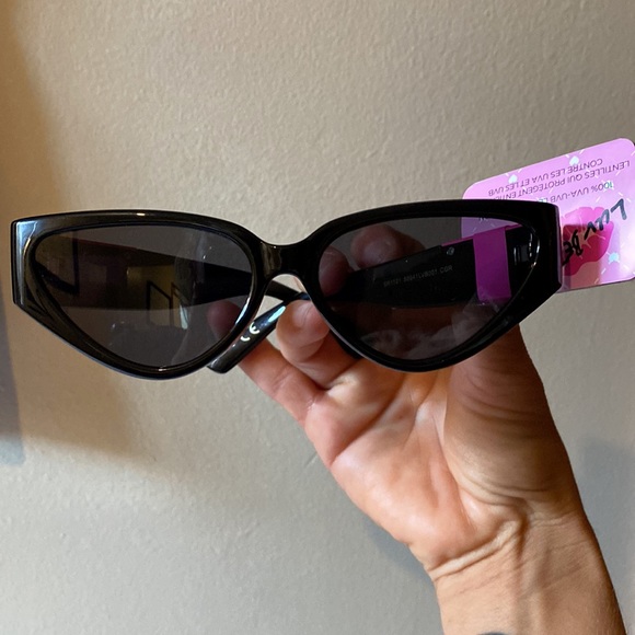 Betsey Johnson Accessories - NWT Betsey Johnson Sunglasses